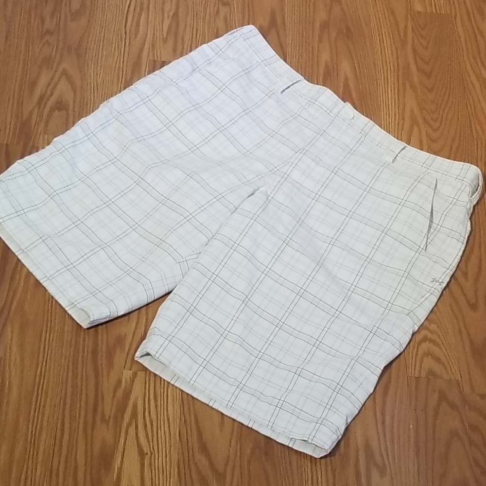 Under armour shorts 38‎